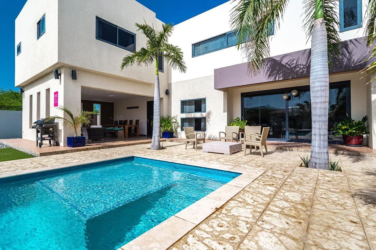 Spectacular Designer Villa 5 Star Luxury 6 Bedroom New Bubali アルバ